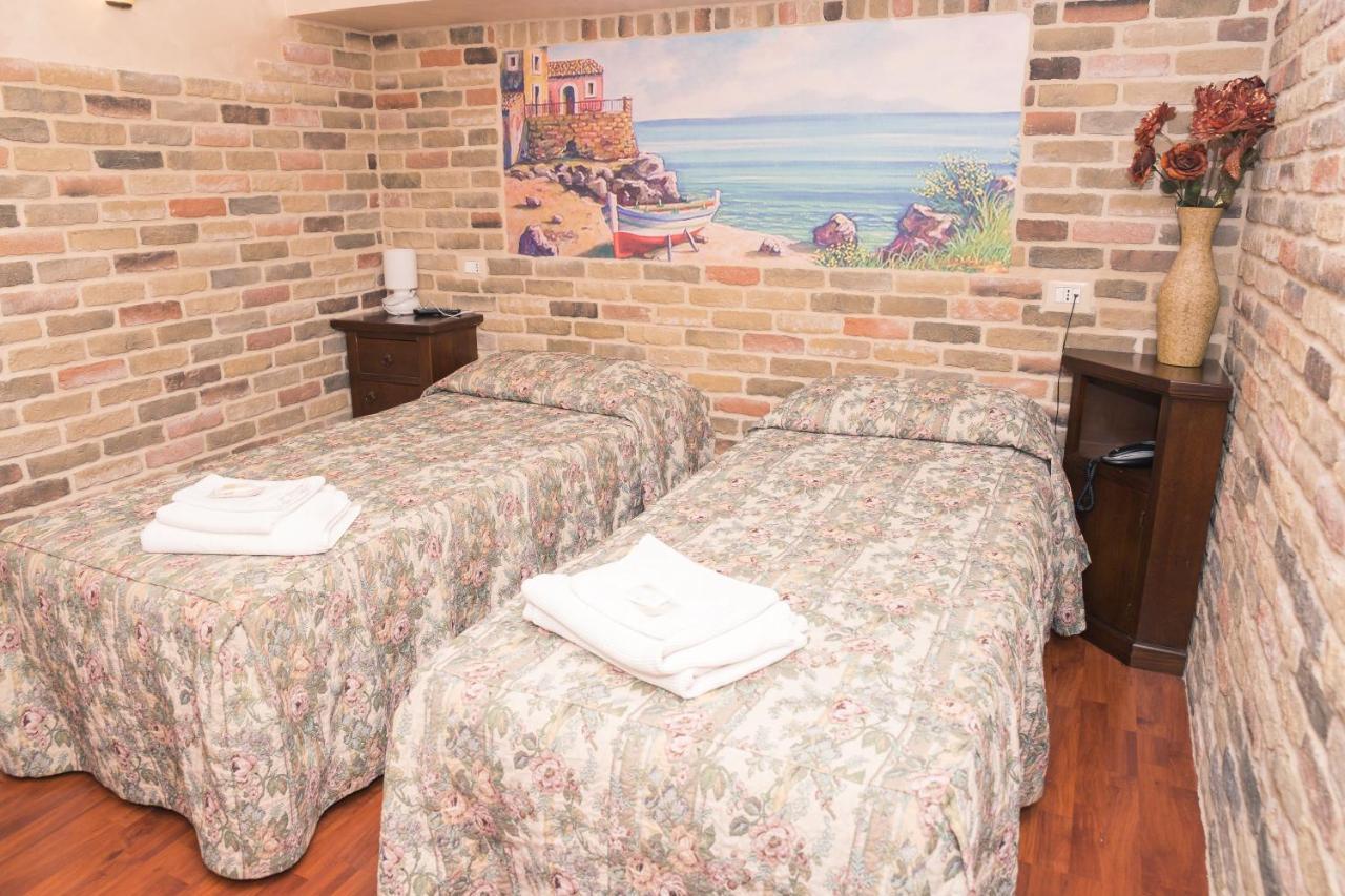 ホテル Il Castello Di Perano エクステリア 写真