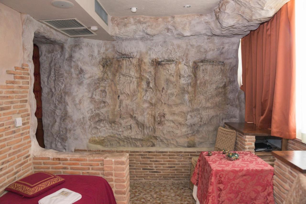 ホテル Il Castello Di Perano エクステリア 写真