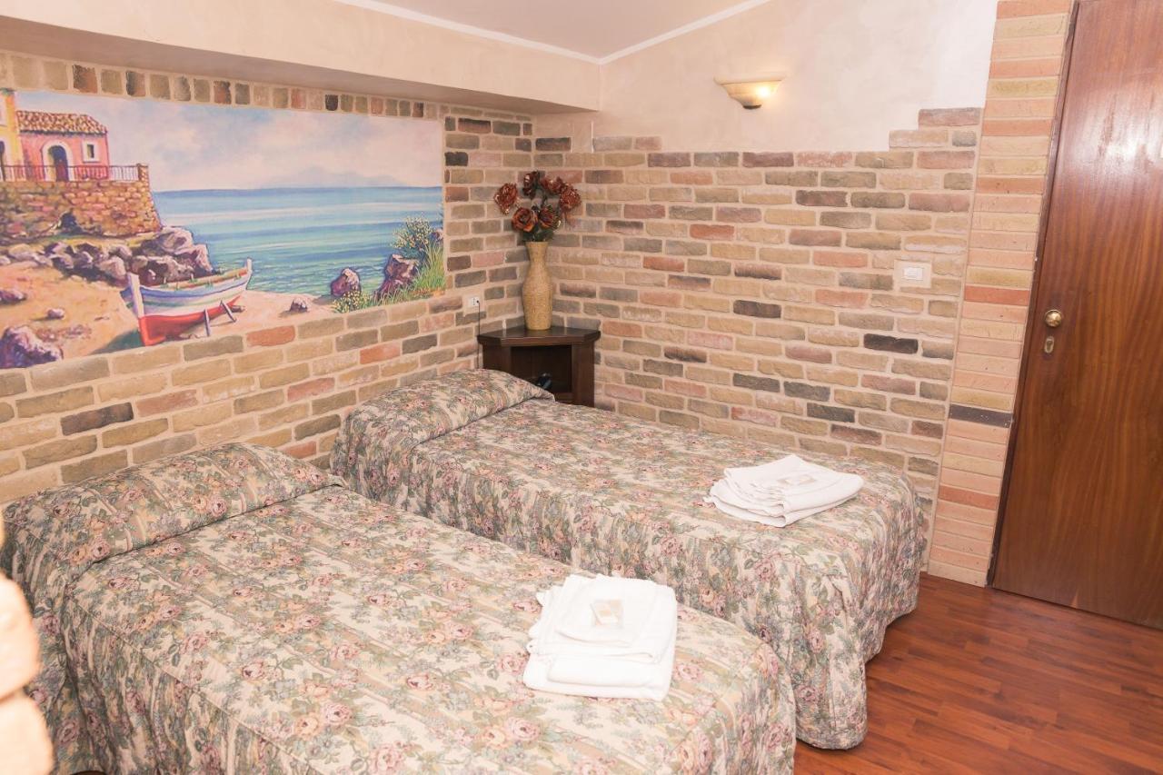 ホテル Il Castello Di Perano エクステリア 写真
