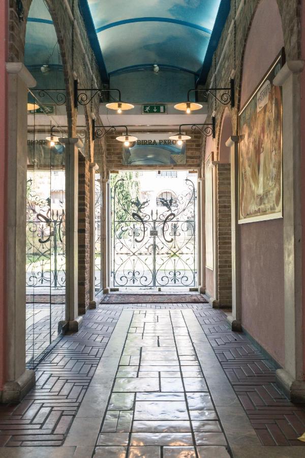 ホテル Il Castello Di Perano エクステリア 写真