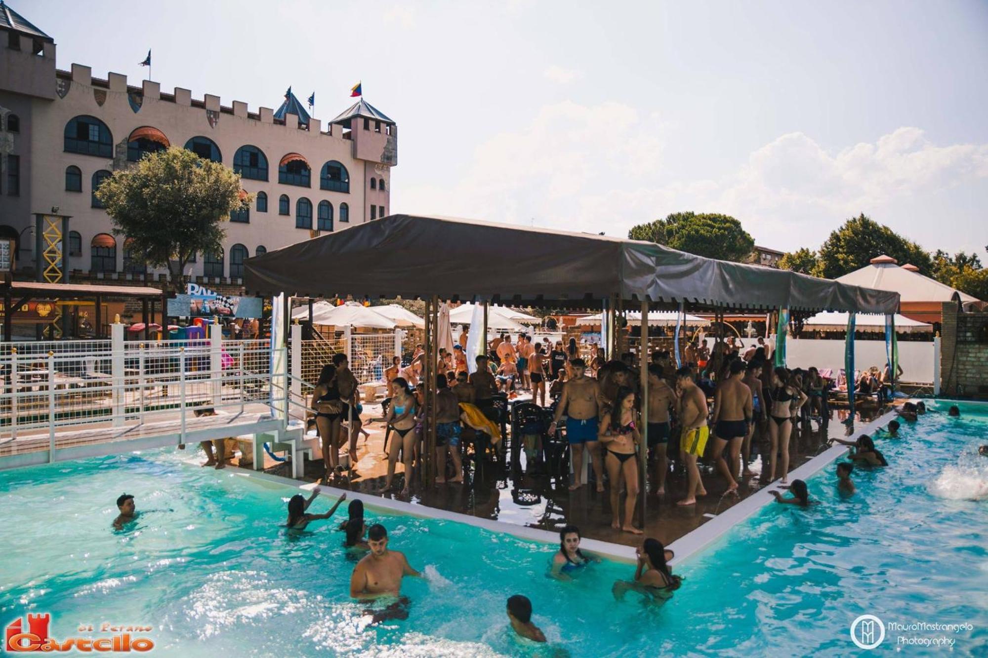 ホテル Il Castello Di Perano エクステリア 写真